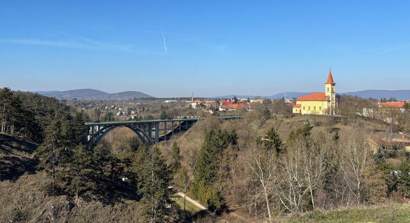 Csütörtökre napsütés és élénk szél várható