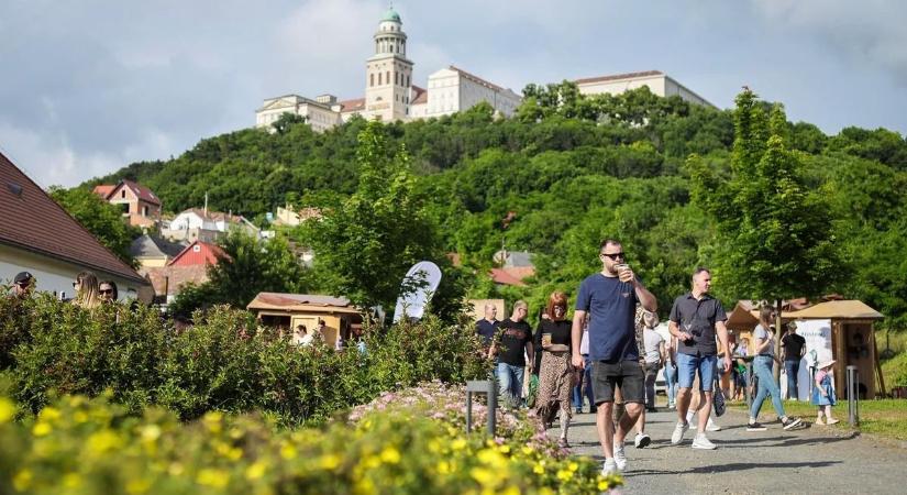 A pannonhalmi fesztivál ezreket vonz, idén újdonság lesz a házi kenyér sütő bajnokság