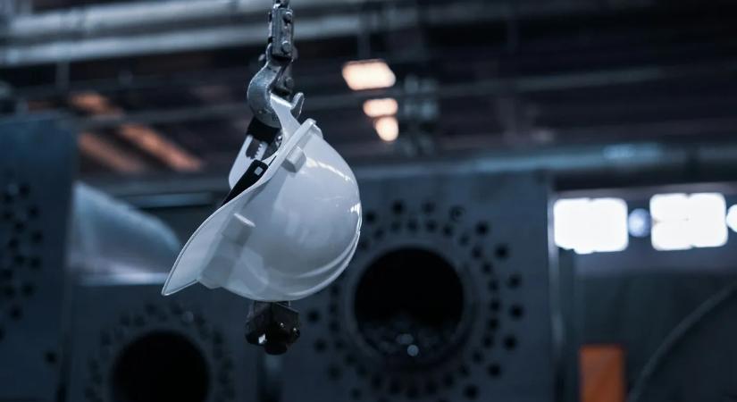 Brutális baleset, agyonnyomta egy munkagép a Ford dolgozóját