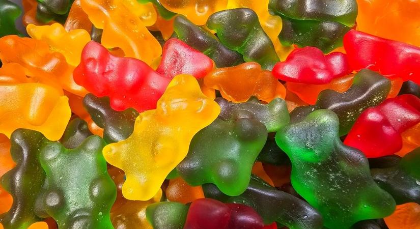 Kinek kell ennyi? Elloptak 15 tonna gumimaci cukrot