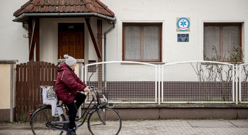 Két éve avatták fel Nádudvaron a még mindig nem működő mentőállomást