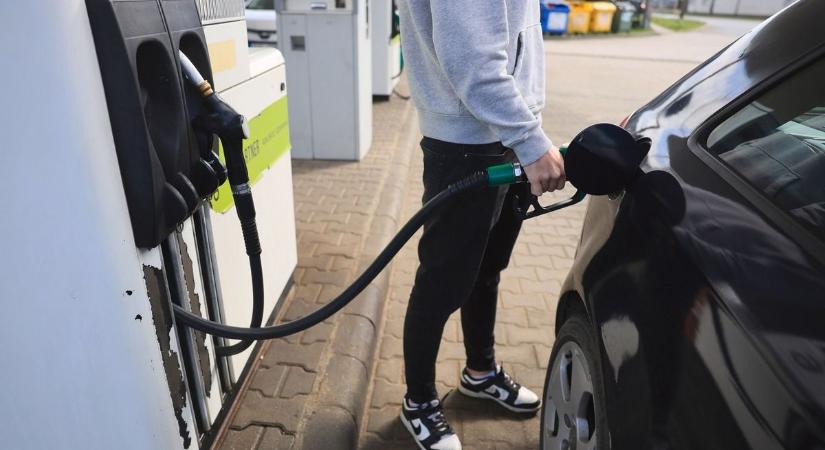 Elege lett a Molnak és a Shellnek: mostantól korlátozzák a tankolást a benzinkutakon Magyarország közvetlen szomszédjában – csak ennyi üzemanyagot lehet vásárolni