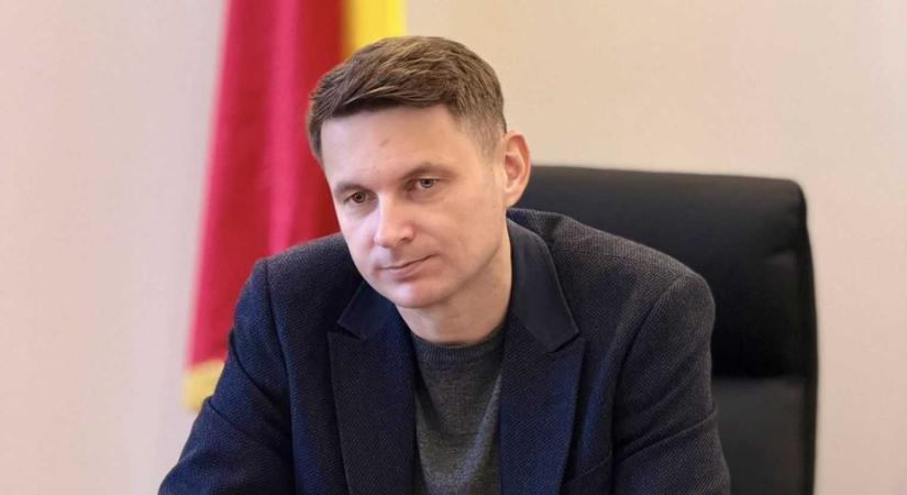 Szenátusi elnök: Költségvetés nélkül behúzott fékkel működik az állam