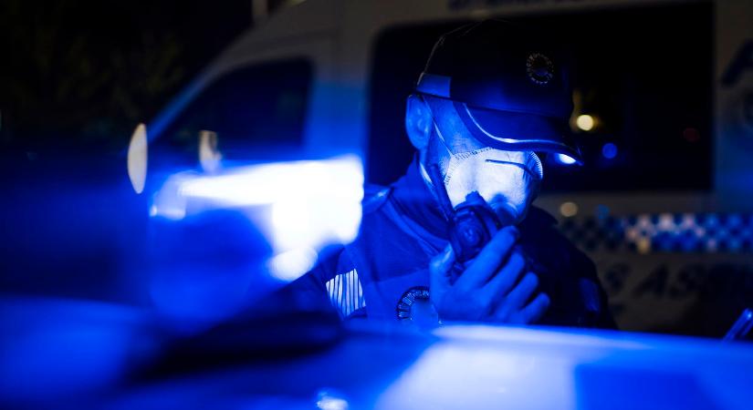 Retteg a magyar híresség, lefejezéssel fenyegette meg a zaklatója