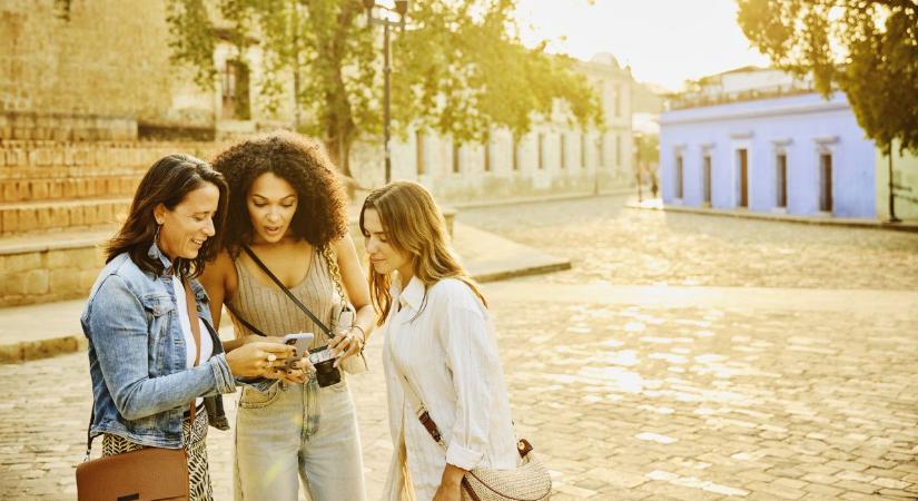 A pszichológia szerint ezt árulja el rólad, ha keresztpántos táskát hordasz – többet, mint hinnéd