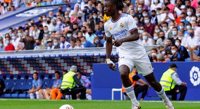 Manchesterben kulcsszerepet ígérnek Camavingának egy rekordközeli ajánlat mellett