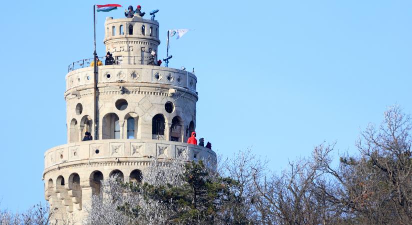 Bezárták a budapestiek kedvenc kilátóját: komoly bajok derültek ki az Erzsébet-kilátónál, még tavasszal sem biztos a nyitás – galéria