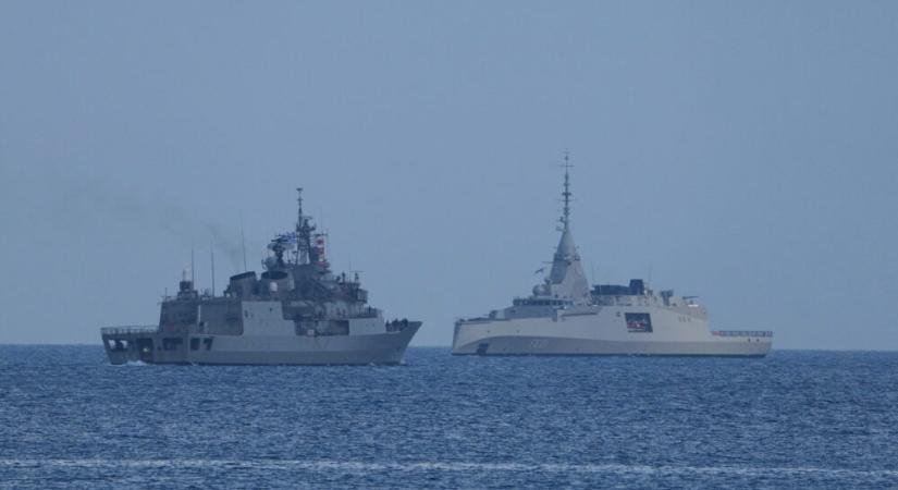 Izrael a Kaszpi-tengeren támadott iráni hadihajókat