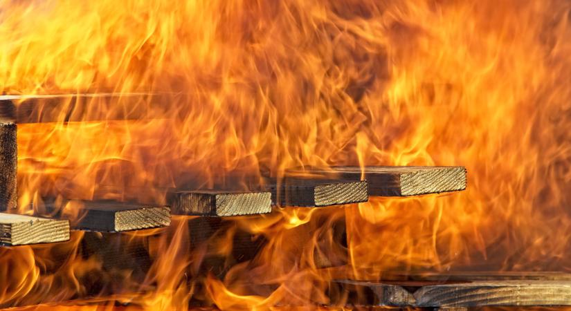 Családi ház égett Erdőbényén