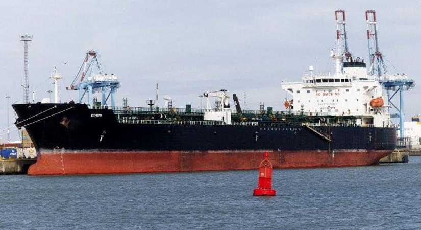 Irán miatt senki nem vette észre: megindult az orosz olaj és a gáz a tiltott zónába – Amerika őrjöngeni fog