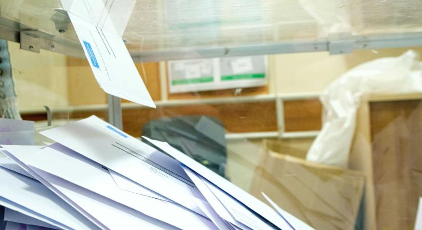 Román civil szervezet: akár 90 ezer halott is kaphat szavazási levélcsomagot Erdélyben