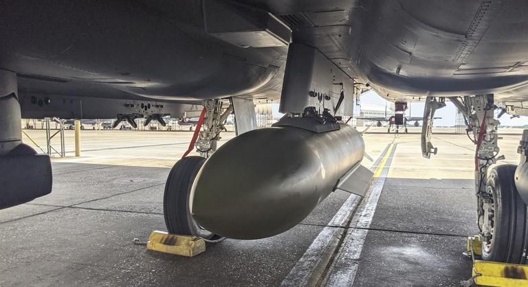 Új szintre lépett a háború az Egyesült Államok óriásbombájával