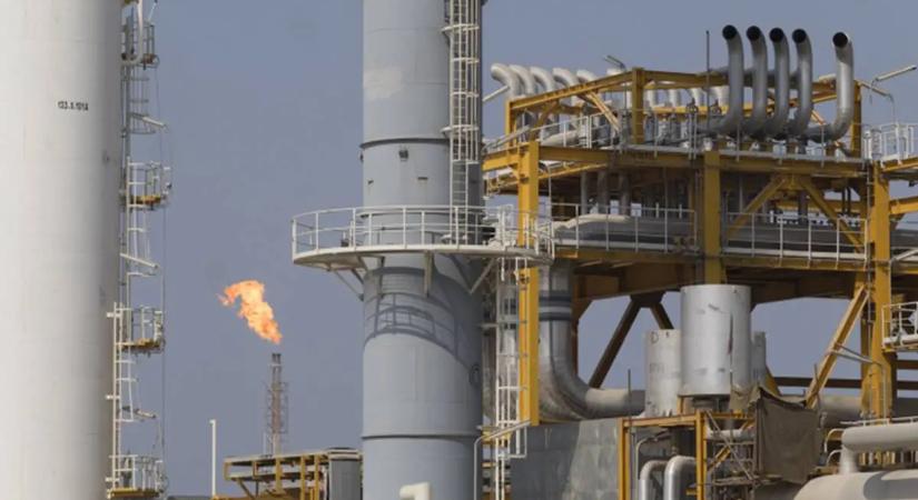 Lángokban áll a világ legnagyobb gázmezője, az egekbe szökött az olaj ára