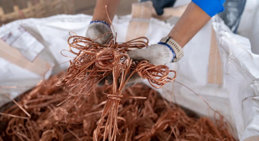 Rég nem látott szintre esett a kulcsfontosságú anyag ára