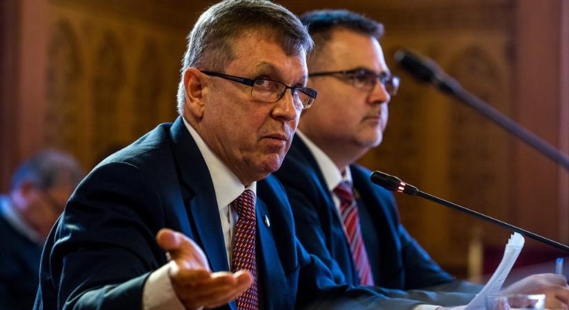 444: Matolcsy MNB-elnöki mosdója „aranybudi” kategória