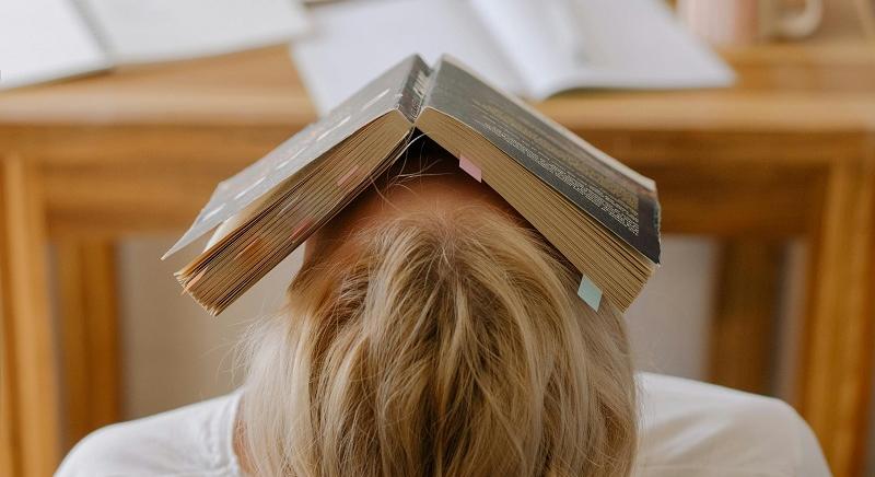 Kétséges, hogy az új, IX. osztályos tankönyvek 2026 szeptemberére eljutnak a diákokhoz