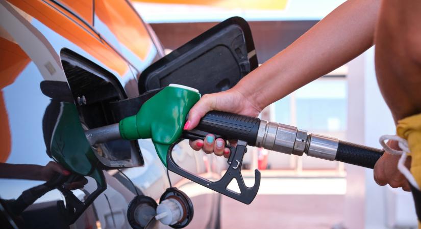 Döntött a kormány, komoly tankolási korlátozást vezetnek be: ez a felső határ, többet senki sem vehet
