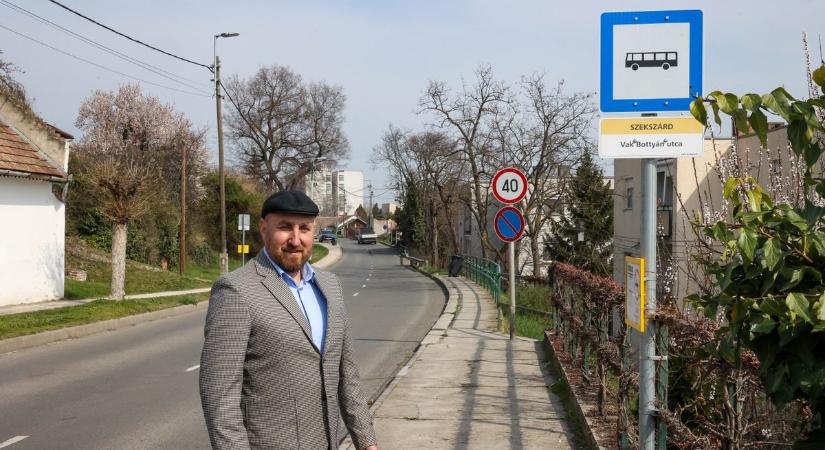 Új buszmegálló könnyíti a közlekedést Szekszárd forgalmas részén