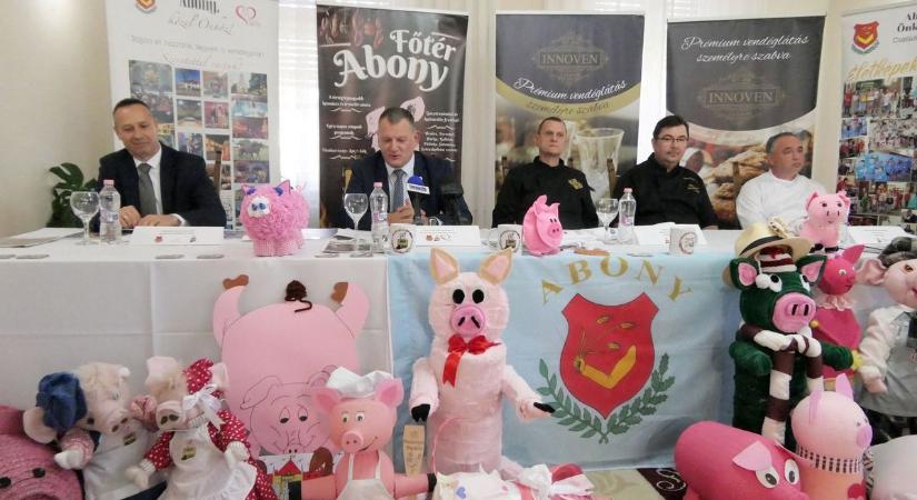 Ez már döfi! Másfél méter magas bográcsban rotyog majd a sertéspörkölt Abonyban