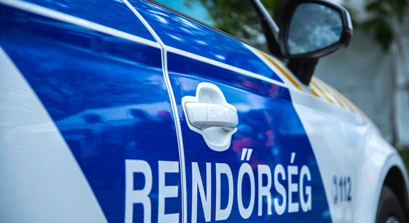 Rendőröket ütöttek el a 8-as főúton