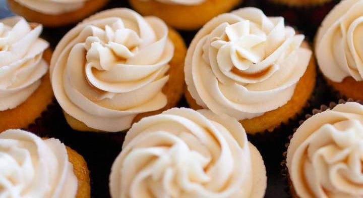 Fehér csokis vajkrém házilag: egyszerű recept bármilyen sütihez