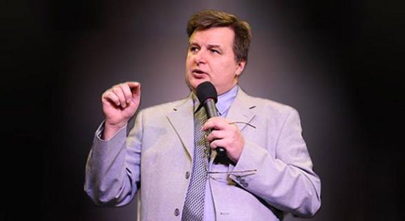 A hegyen épített várost nem lehet elrejteni sem akkor, ha dicsőség, sem akkor, ha szemét van az utcáin