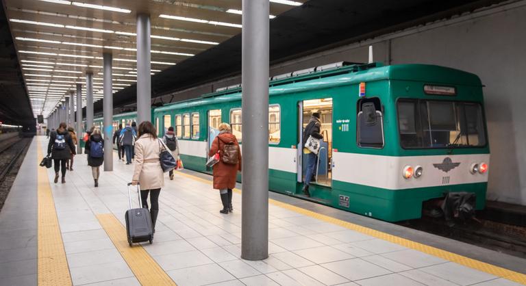 Elzárással büntették azt a férfit, aki megütött egy jegyvizsgálót a szentendrei HÉV-en