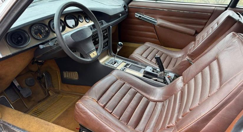 Felismerte? Ez az űrhajónak tűnő autó valójában egy ritka legenda (galéria)