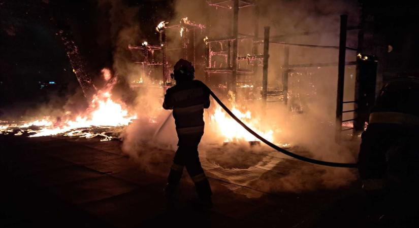 Tűz ütött ki egy játszótéren Marosvásárhelyen – Gyújtogatás történhetett?