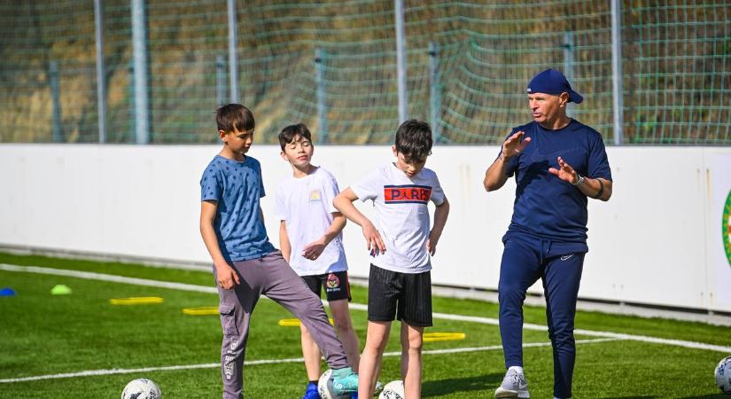 Válogatott játékosok edzője a községben: Pókos Csaba tartott képzést
