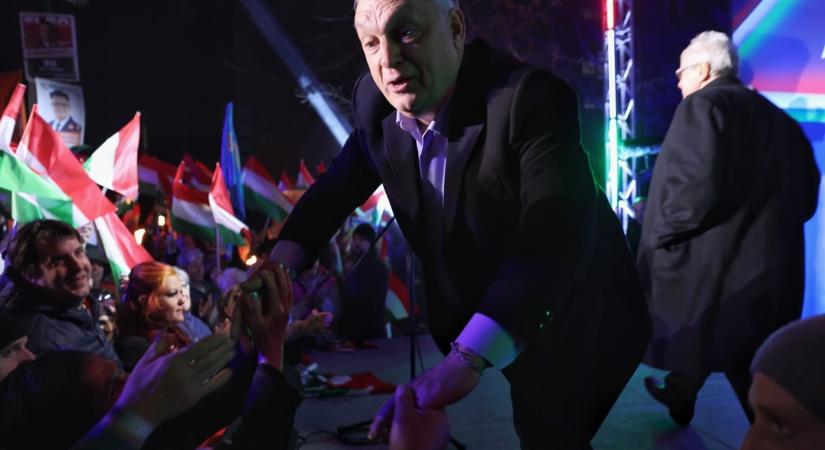 Magyar Péter szerint leomlott Orbán patyomkin színháza: „Baranyából és Zalából is szállították a megfenyegetett közmunkásokat”