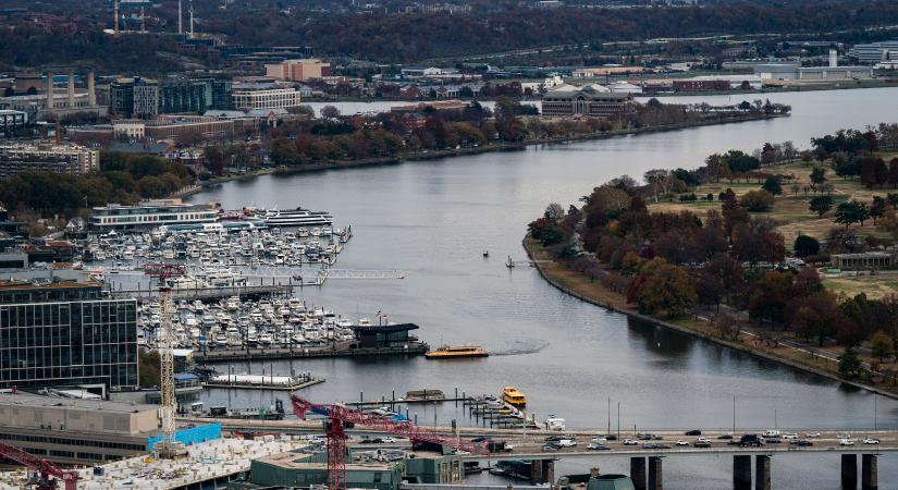 Amerikai vezetők iráni célkeresztben? Azonosítatlan drónok repkedtek Rubio és Hegseth feje felett