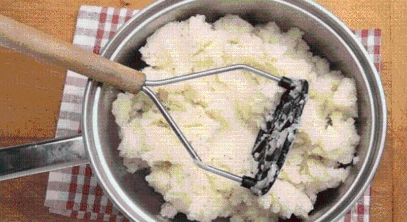 Víz helyett ebben főzd meg a krumplit, és egészen más lesz a püré állaga