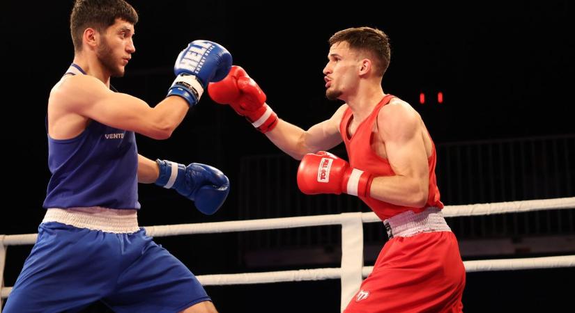 Magasba emelték a kezét, ott van a legjobb nyolcban