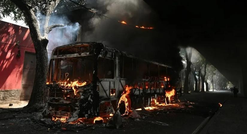 Túszejtés és gyújtogatás – többen meghaltak egy drogbanda elleni razziában