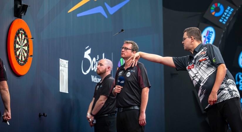 Kórházban a dartsklasszis, nem áll tábla elé a Premier League-ben