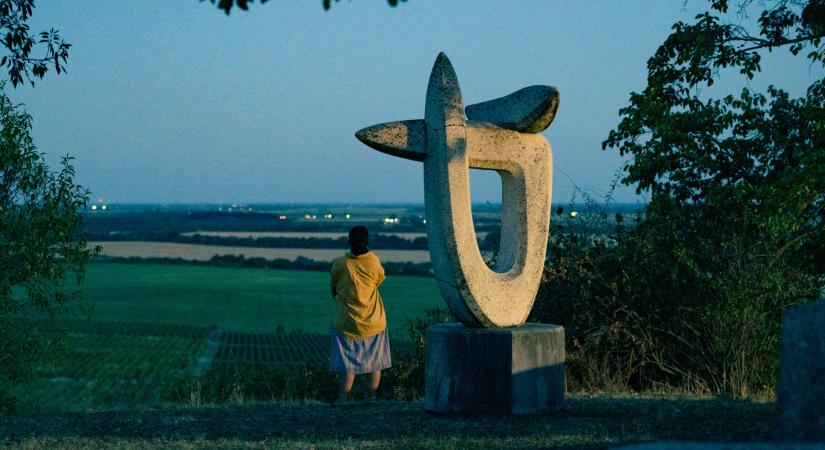 Kőbe zárt gondolatok – a Nagyharsányi Szoborpark világa