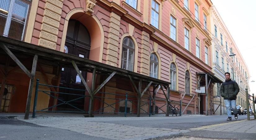 Indulhat a Janus Gimnázium felújítása, nem is tudjuk, mióta várnak erre