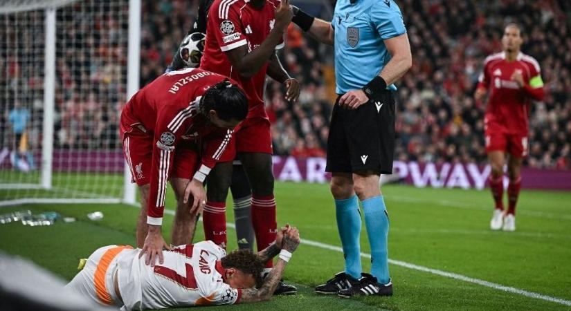 Szoboszlai szörnyülködött, az Anfield elnémult: kórházba rohantak Sallai csapattársával