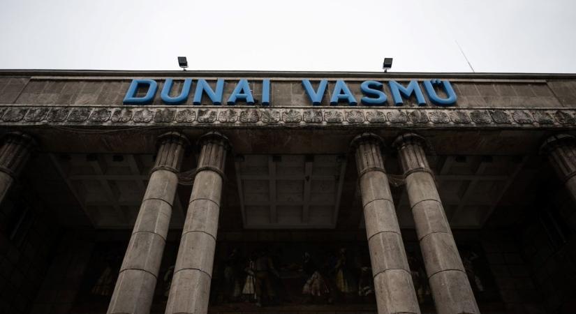 Dunaújvárosi gyűlésén Orbán egy szót sem vesztegetett a Dunaferre, a helyi lapnak adta elő, szerinte miért dőlt be a vállalat