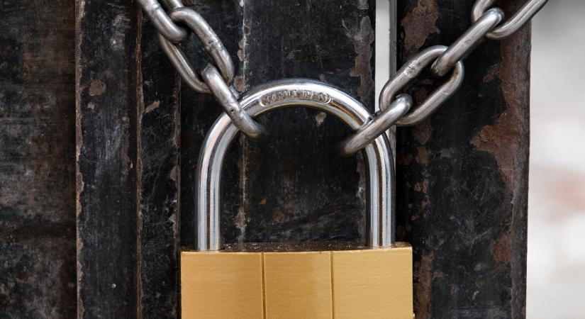 Csak egy hétvégére ment az ismerőséhez, ő azonban 25 évig fogva tartotta