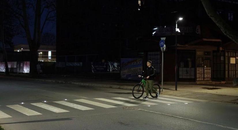 Felújították a város első, közel tízéves okoszebráját – Azóta nem történt itt halálos baleset