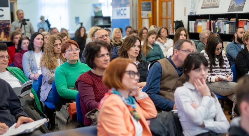 Neves szakértők a pécsi MCC Pedagóguskonferenciáján: Nyúljunk vissza az alapokhoz!