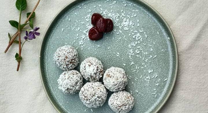 Gyors, cseresznyés kókuszgolyó: retró recept, amit mindenki szeret