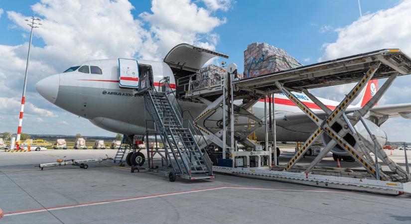 Sötét jövő – A fél világot megkerülik a repülőn érkező chipek az iráni konfliktus miatt