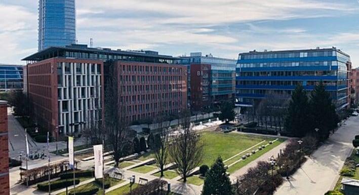 Káosz Budapesten: bomba miatt zárnak le egy fontos útvonalat