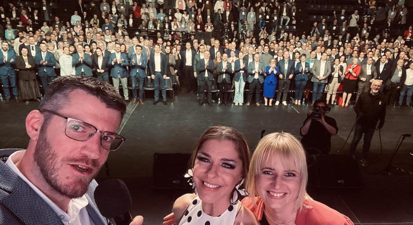 „A VMSZ nem egyenlő a vajdasági magyar közösséggel”