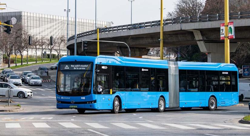 Különleges csuklós buszt tesztelnek Budapesten