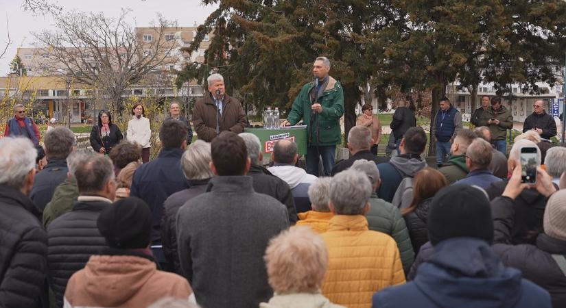 Pakson kampányolt Lázár János