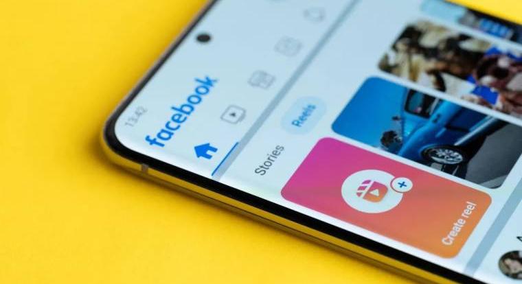 A Meta pénzzel csábítja a tartalomgyártókat a Facebookra